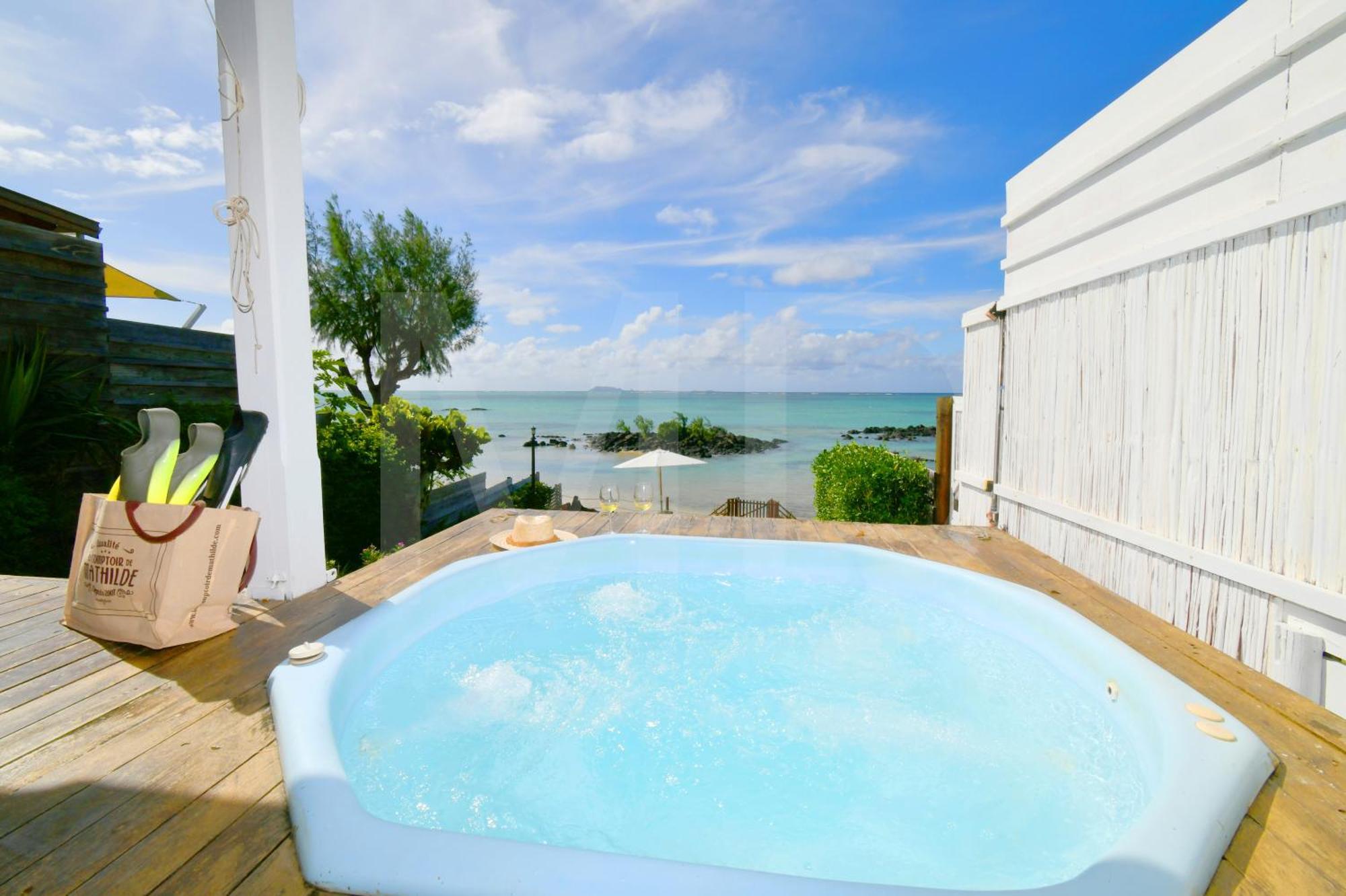 Meerana Cheerful Beachfront Cottage With Jacuzzi Grand Gaube Luaran gambar